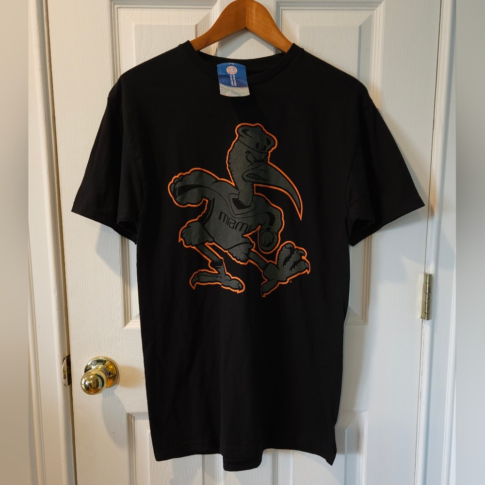 NWT CSG Champs Sports Gear T-Shirt Size M